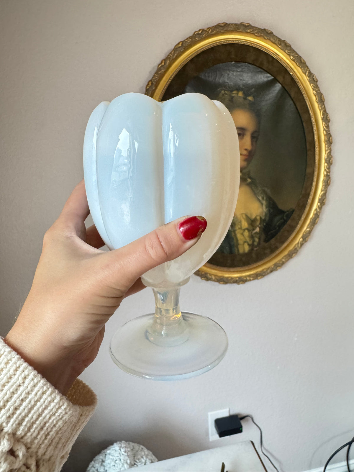 Sèvres Bulle de Savon Opaline Scallop Tulip Vase