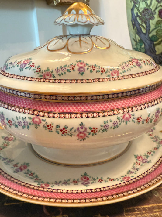 Vista Alegre Tureen Candle — Balsam, Eucalyptus & Wild Berry