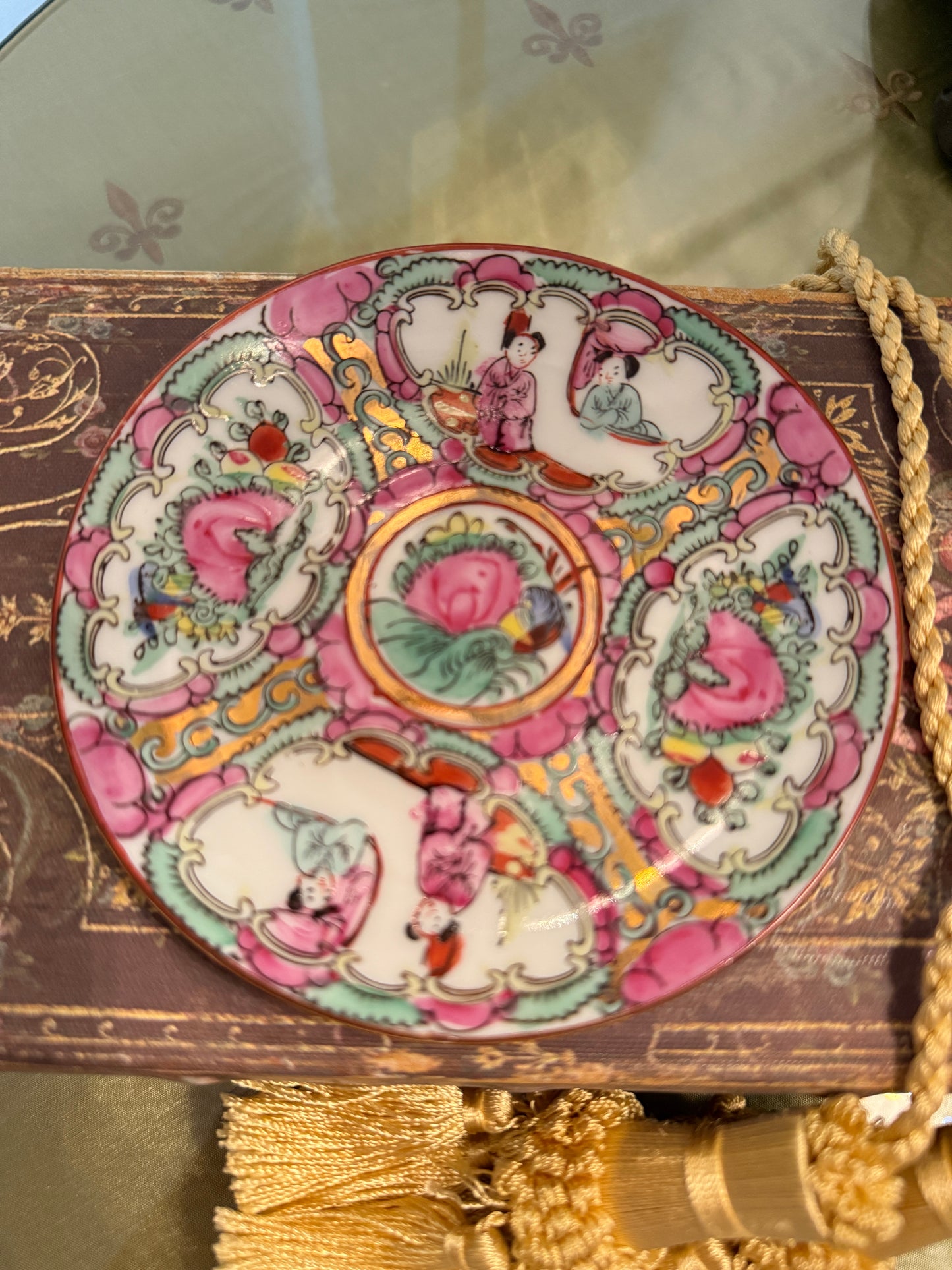 Rose Medallion Demitasse Candle — Balsam, Eucalyptus & Wild Berry